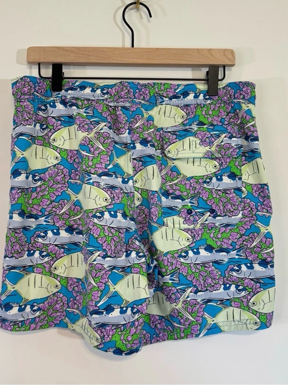 Vineyard Vines Chappy Swim Trunks Men's Size Small Tropical Fish Print